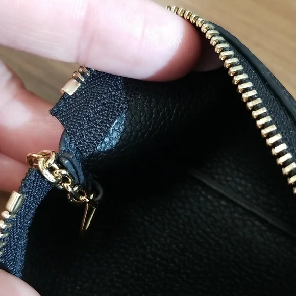 Louis Vuitton Key Pouch - Picture 7 of 9